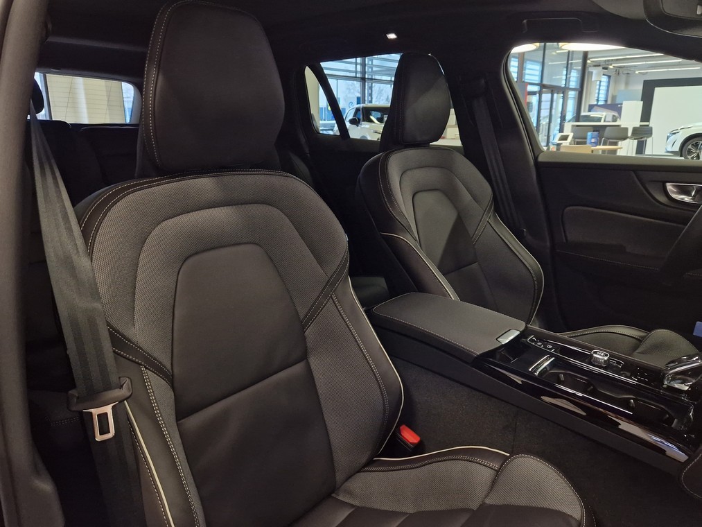 Volvo V60 T8 AWD LONG RANGE ULTRA DARK