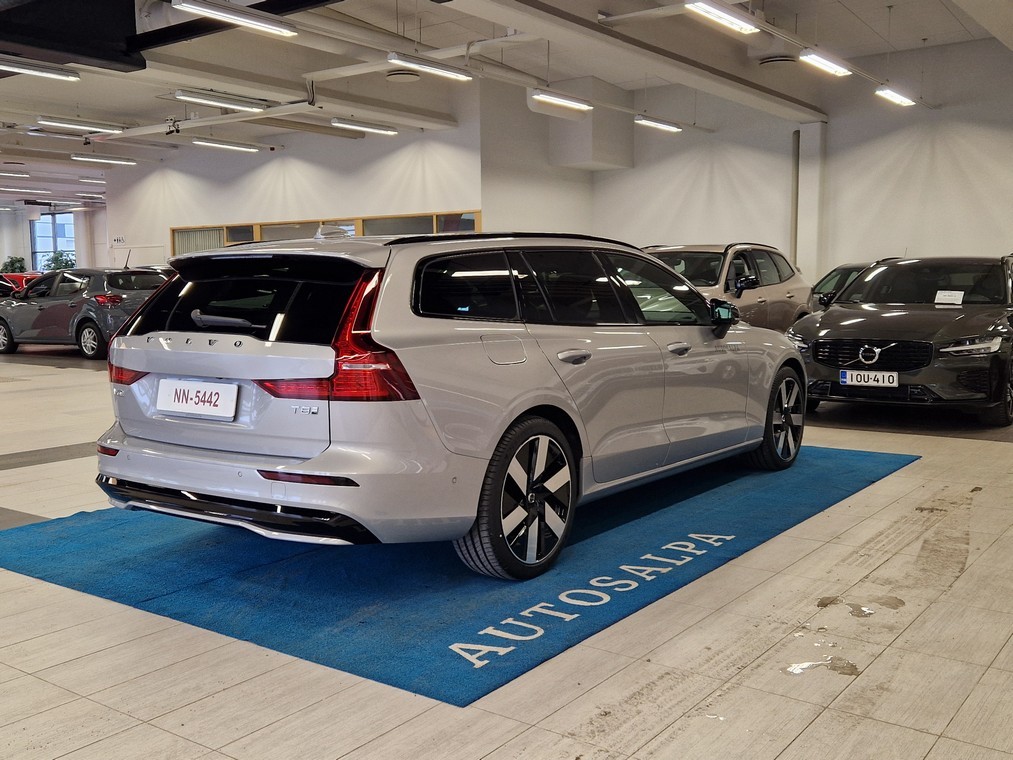 Volvo V60 T8 AWD Long Range Ultra Dark 2025, kuva 2/16