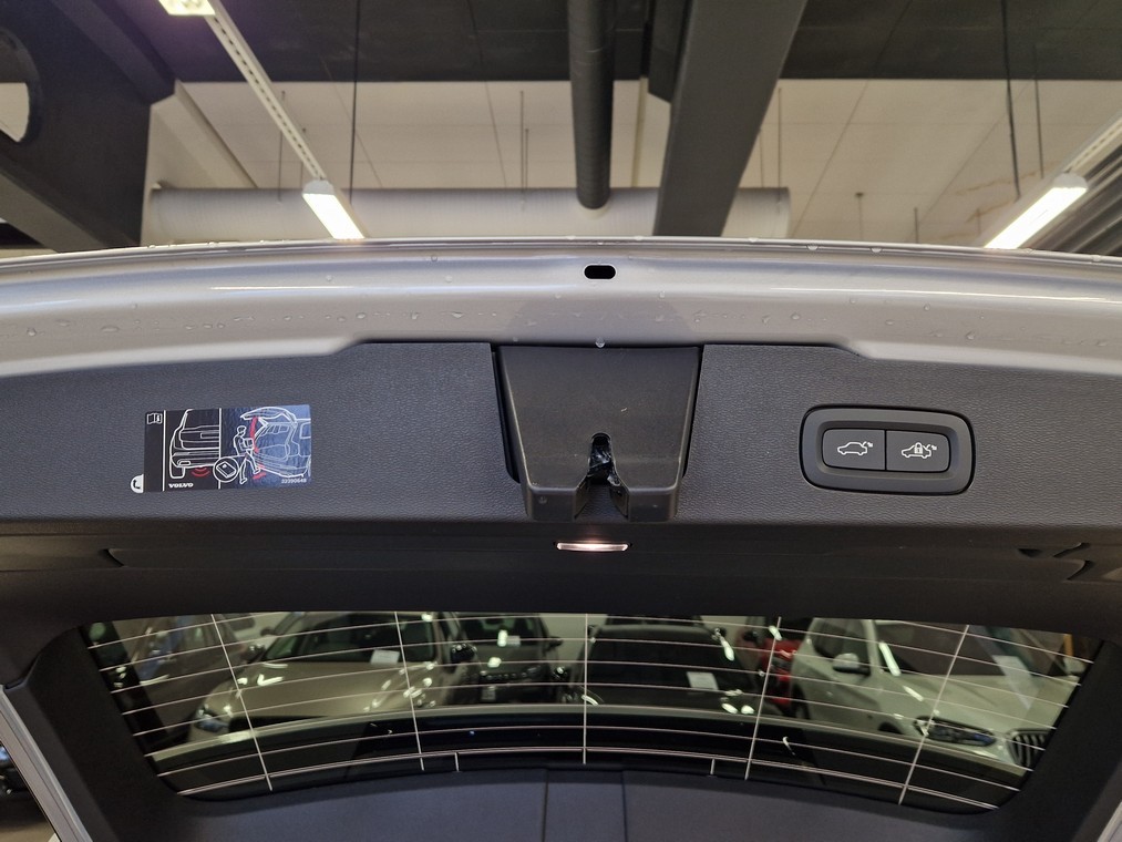 Volvo V60 T8 AWD LONG RANGE ULTRA DARK