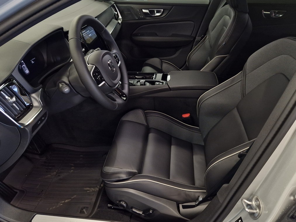 Volvo V60 T8 AWD Long Range Ultra Dark 2025, kuva 5/16