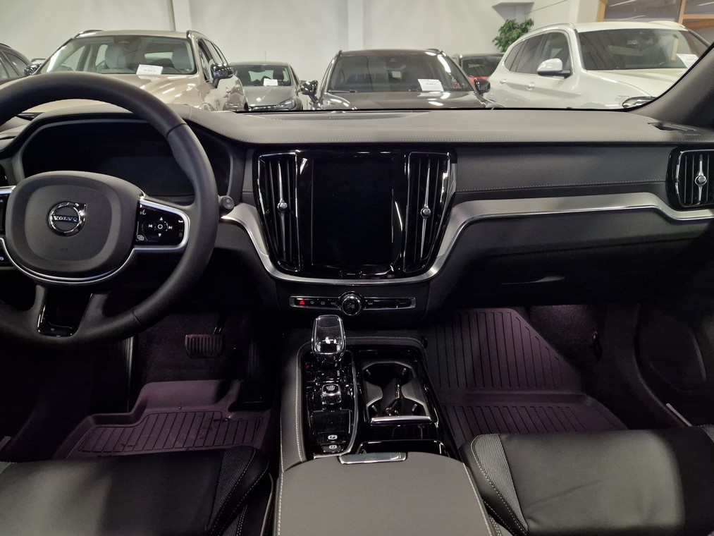 Volvo V60 T8 AWD LONG RANGE ULTRA DARK