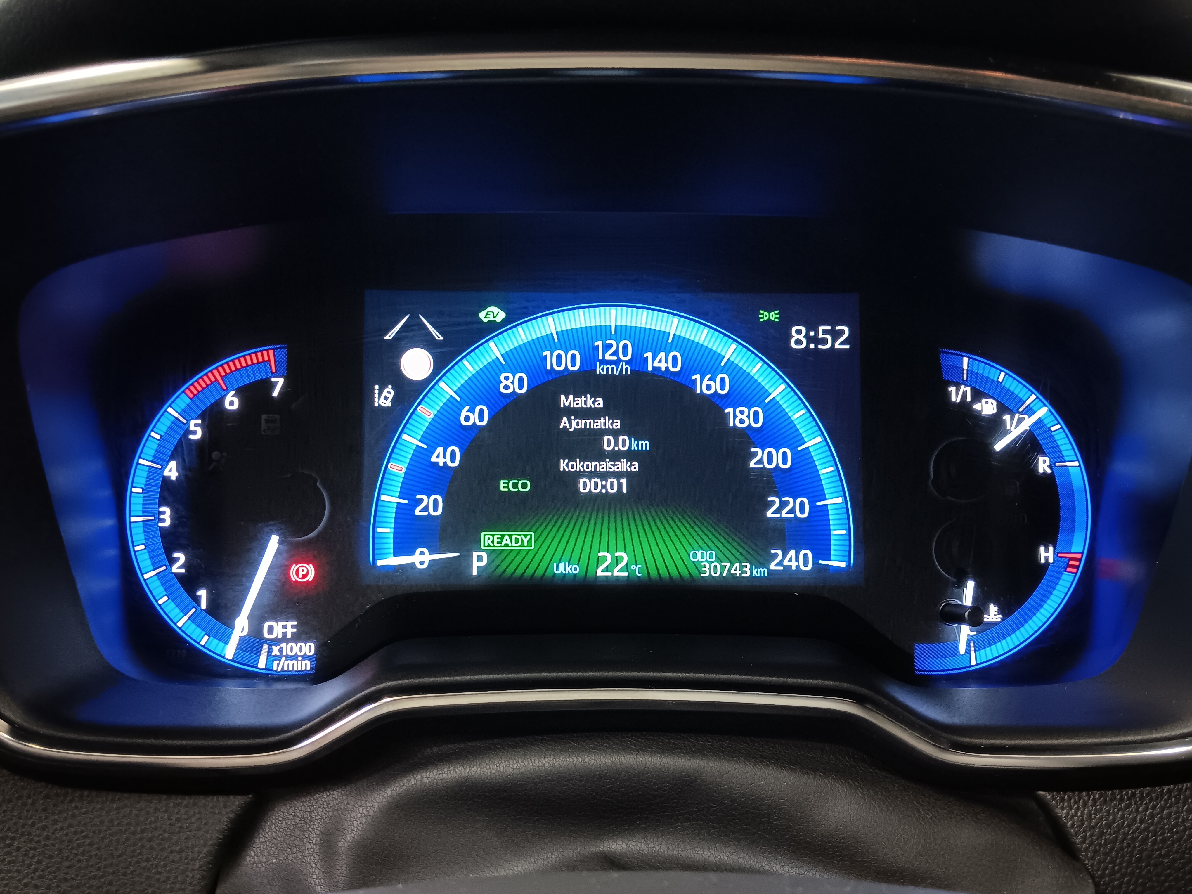 Toyota COROLLA TOURING SPORTS 1,8 HYBRID TREK TAKUU 12KK/20TKM.