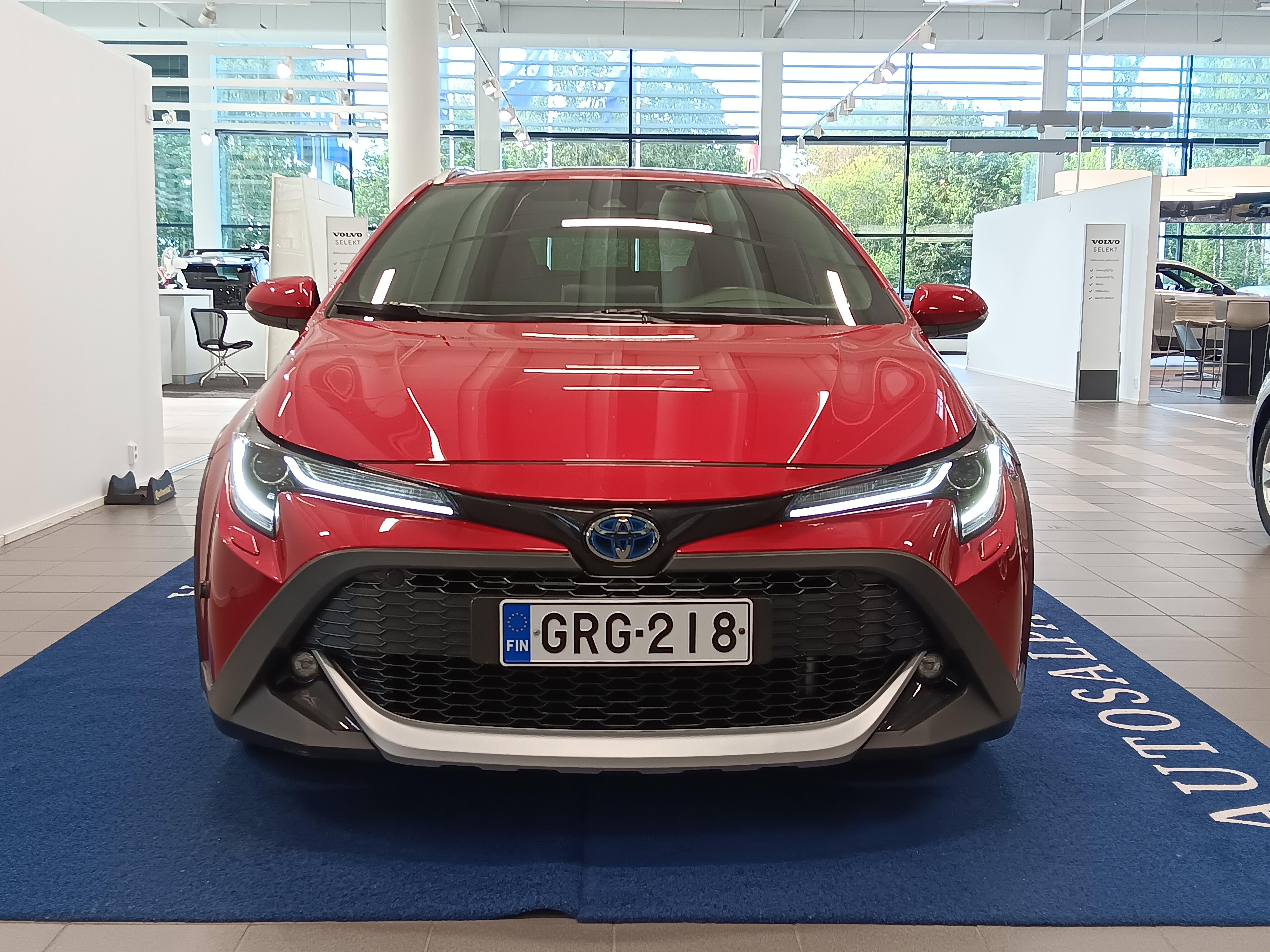 Toyota COROLLA TOURING SPORTS 1,8 HYBRID TREK TAKUU 12KK/20TKM.