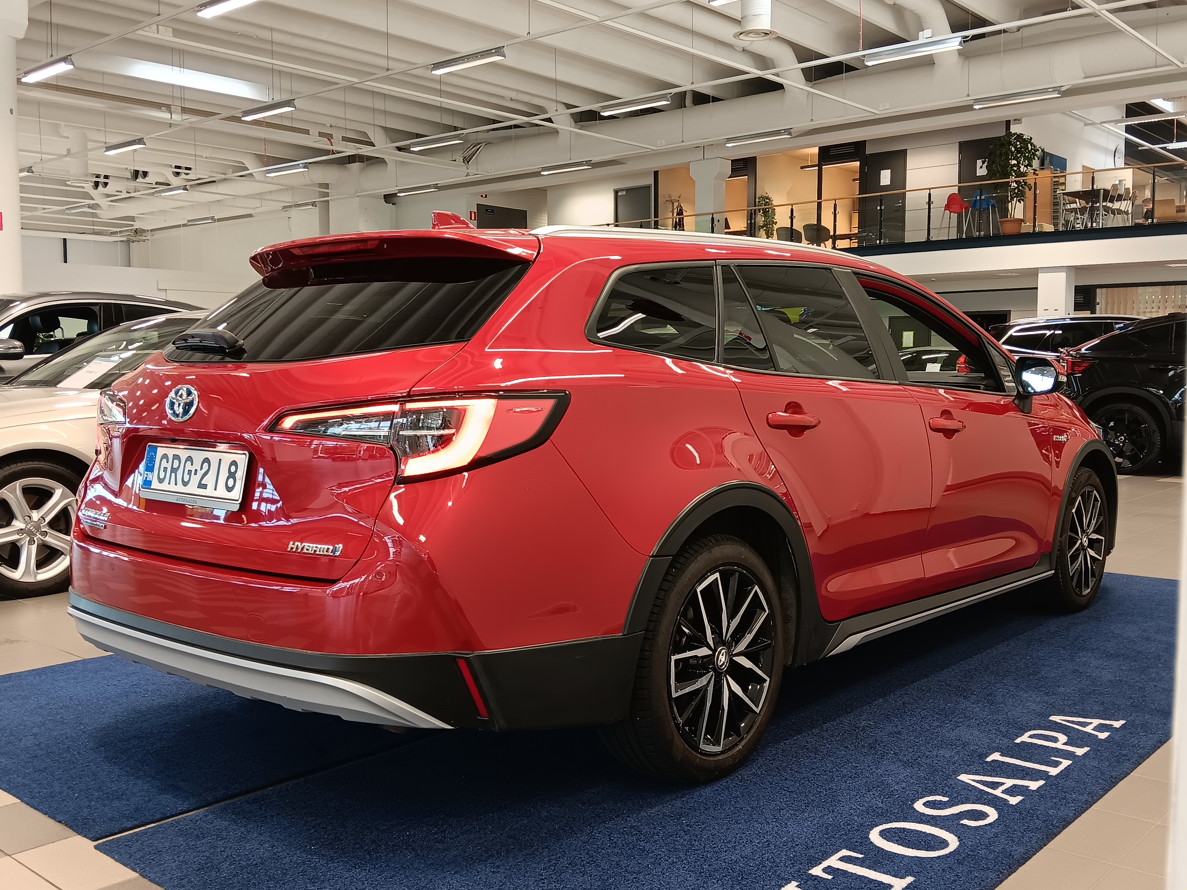 Toyota COROLLA TOURING SPORTS 1,8 HYBRID TREK TAKUU 12KK/20TKM.