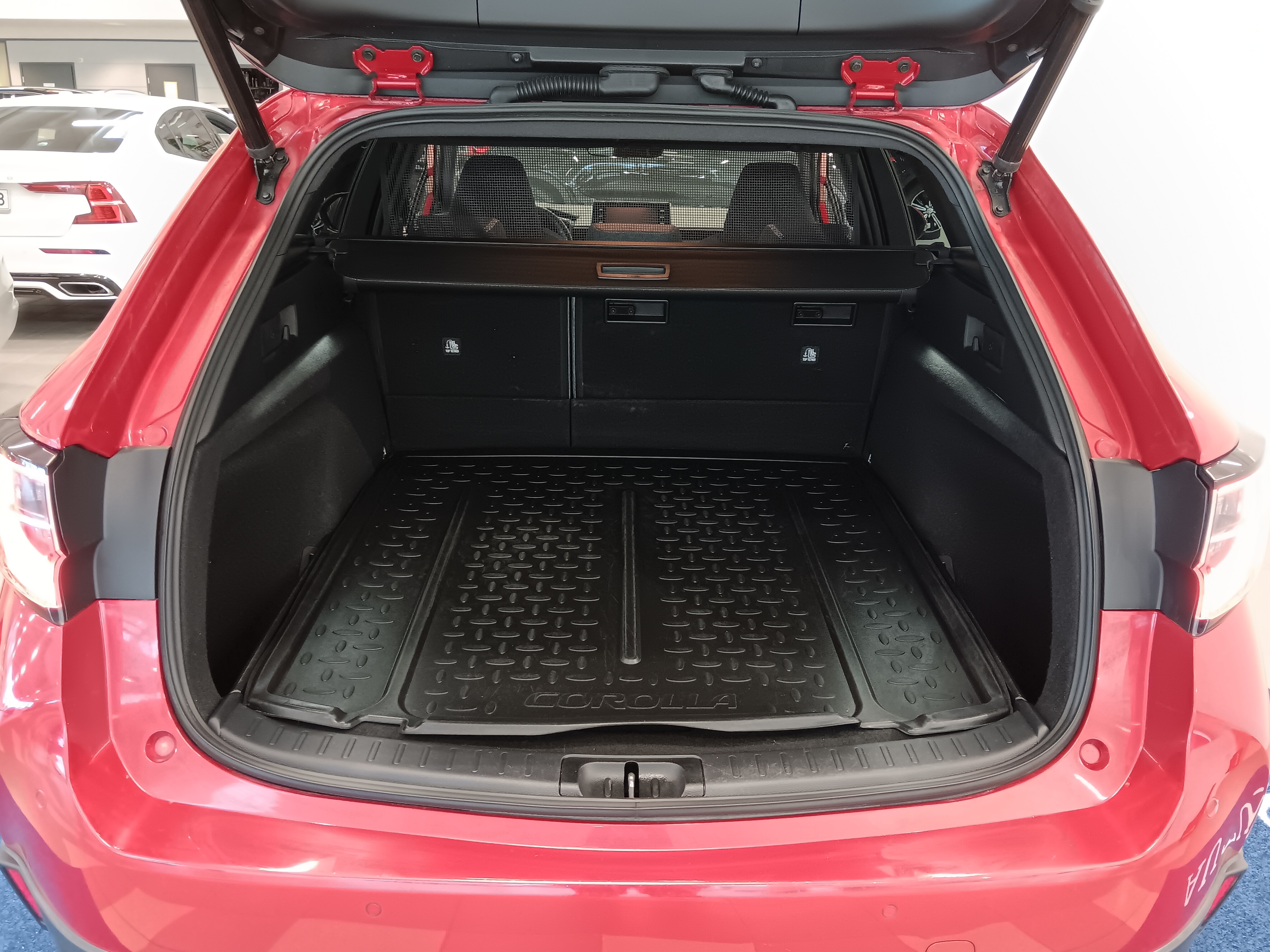 Toyota COROLLA TOURING SPORTS 1,8 HYBRID TREK TAKUU 12KK/20TKM.
