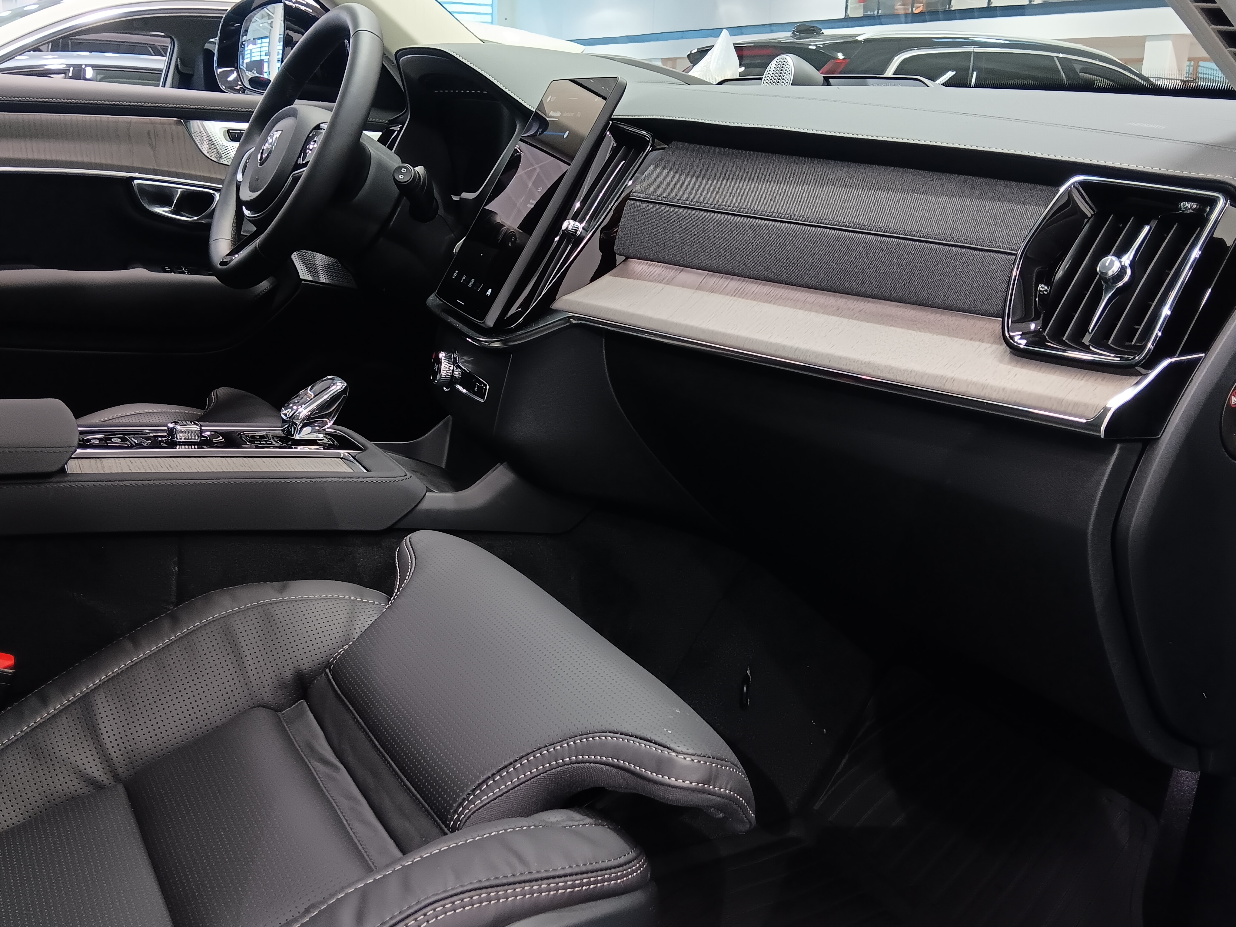 Volvo XC90 T8 AWD LONG RANGE HIGH PERFORMANCE ULTRA DARK