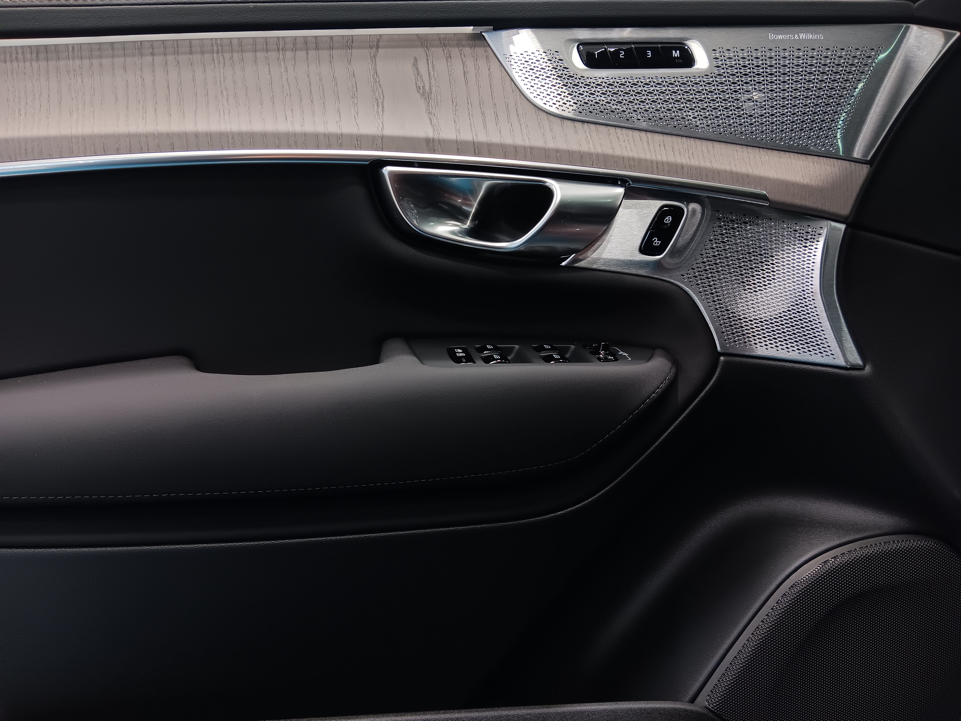 Volvo XC90 T8 AWD LONG RANGE HIGH PERFORMANCE ULTRA DARK