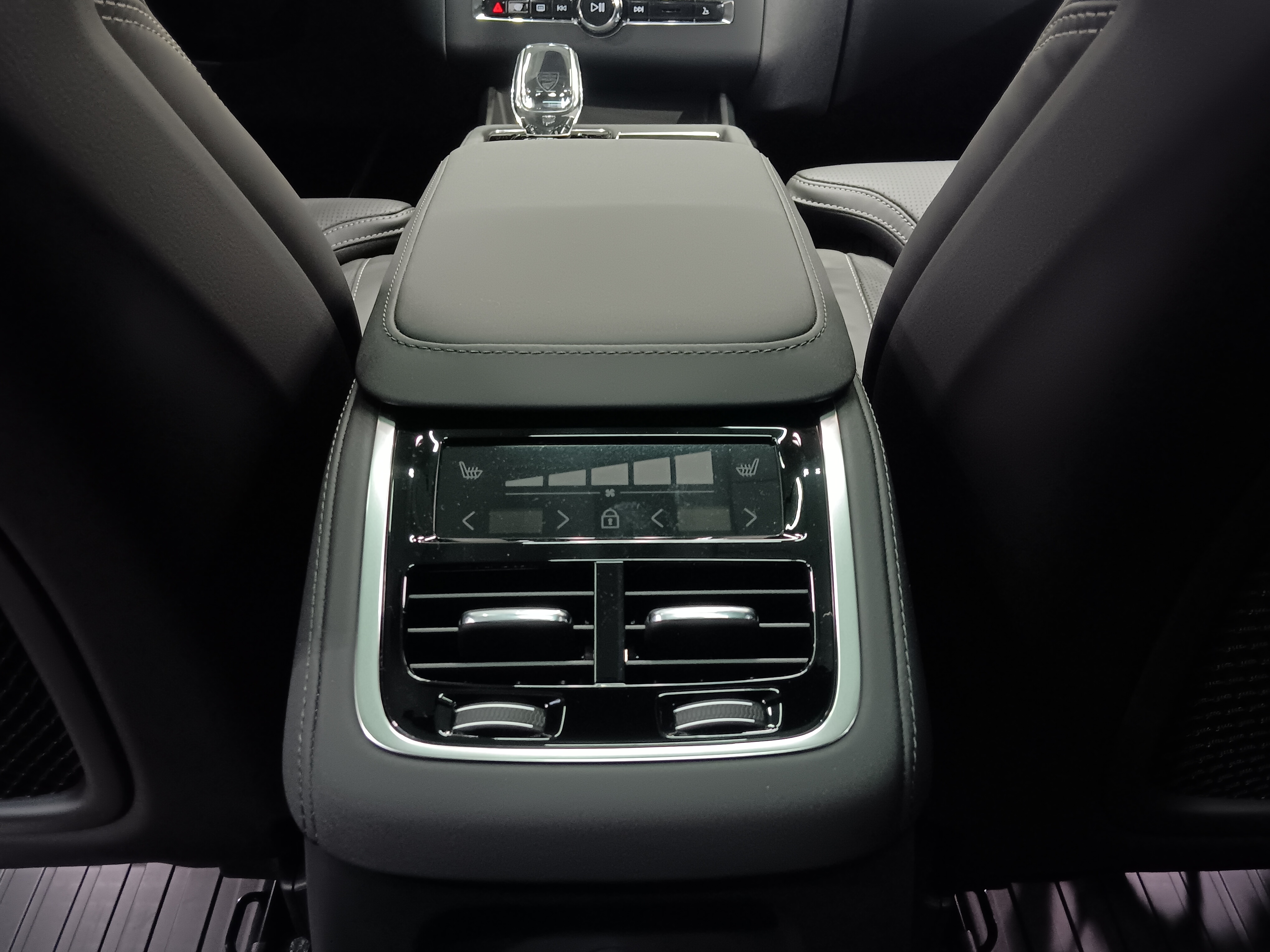 Volvo XC90 T8 AWD LONG RANGE HIGH PERFORMANCE ULTRA DARK