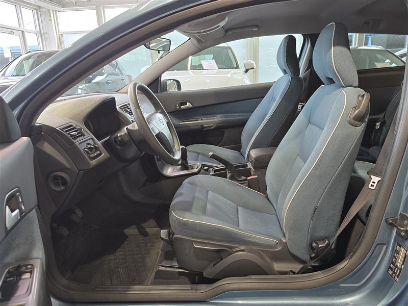 Volvo C30 1.6 (100 HV)