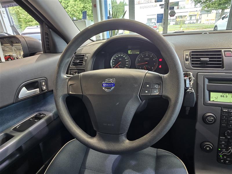 Volvo C30 1.6 (100 HV)