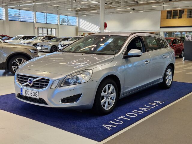 volvo V60 T4 MOMENTUM AUT