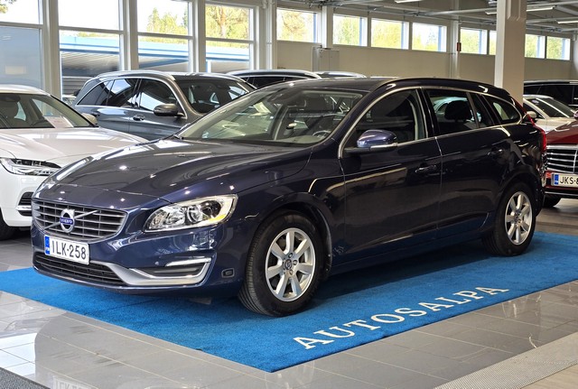 Volvo V60 T3 MOMENTUM AUT.