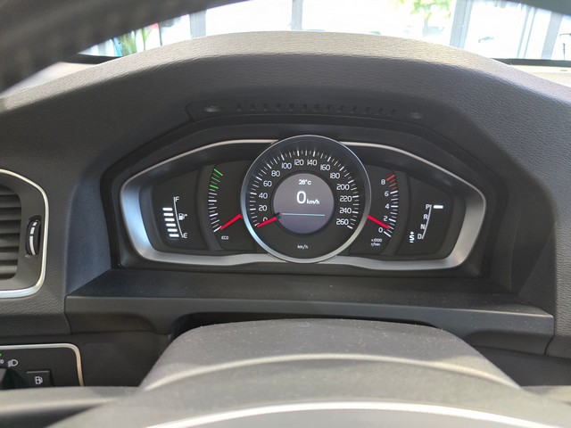 Volvo V60 T3 MOMENTUM AUT.