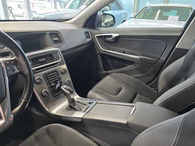 Volvo V60 T3 MOMENTUM AUT.