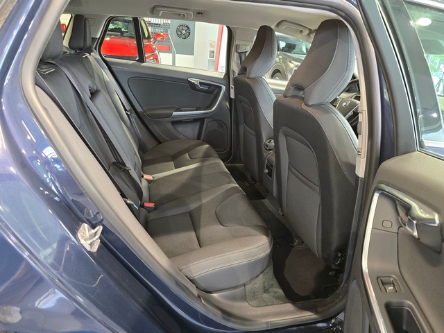 Volvo V60 T3 MOMENTUM AUT.