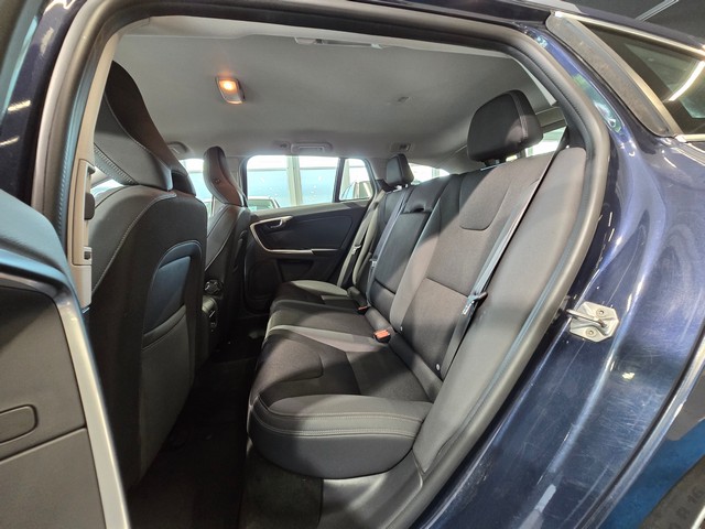 Volvo V60 T3 MOMENTUM AUT.