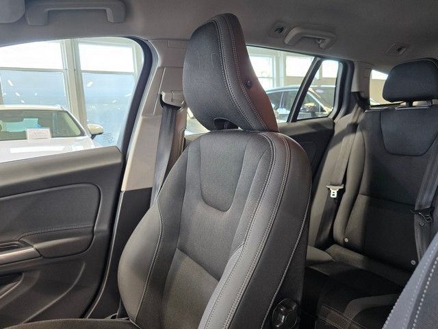 Volvo V60 T3 MOMENTUM AUT.