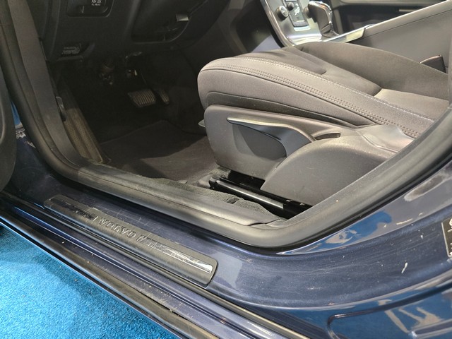 Volvo V60 T3 MOMENTUM AUT.