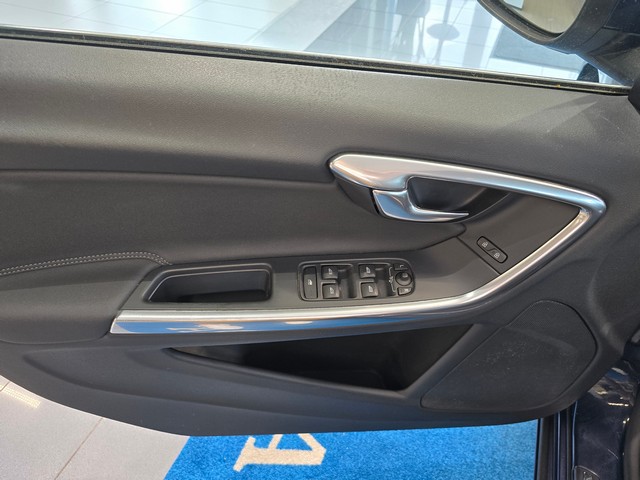 Volvo V60 T3 MOMENTUM AUT.