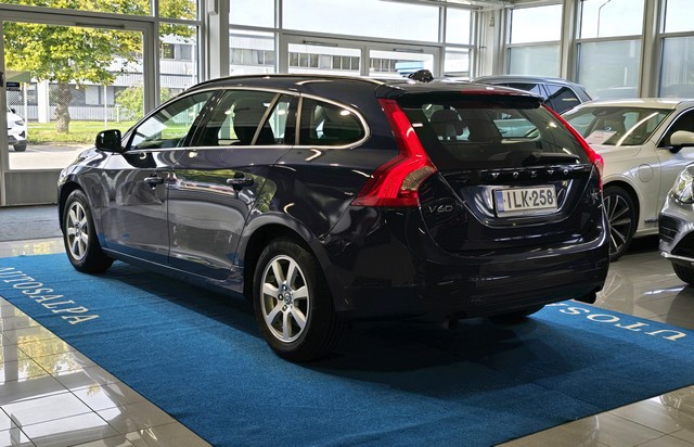 Volvo V60 T3 MOMENTUM AUT.
