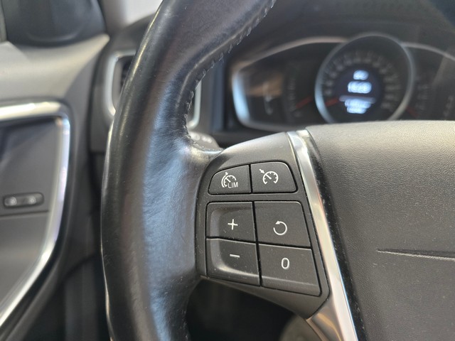 Volvo V60 T3 MOMENTUM AUT.