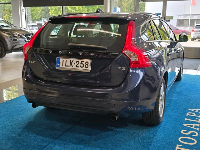 Volvo V60 T3 MOMENTUM AUT.