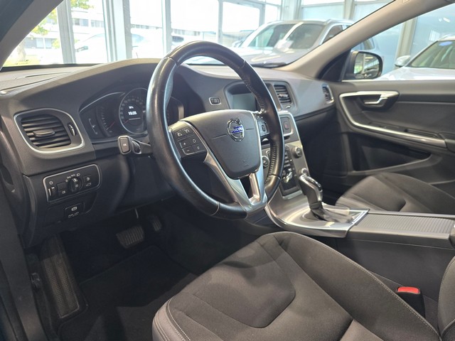 Volvo V60 T3 MOMENTUM AUT.