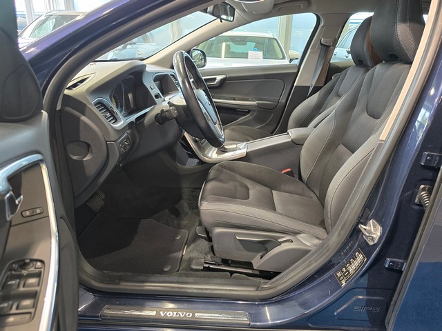 Volvo V60 T3 MOMENTUM AUT.