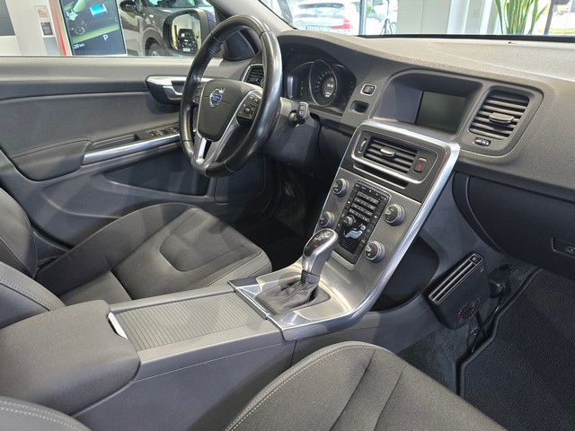 Volvo V60 T3 MOMENTUM AUT.