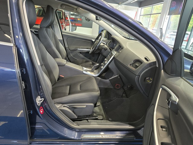 Volvo V60 T3 MOMENTUM AUT.