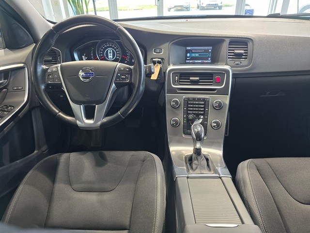 Volvo V60 T3 MOMENTUM AUT.