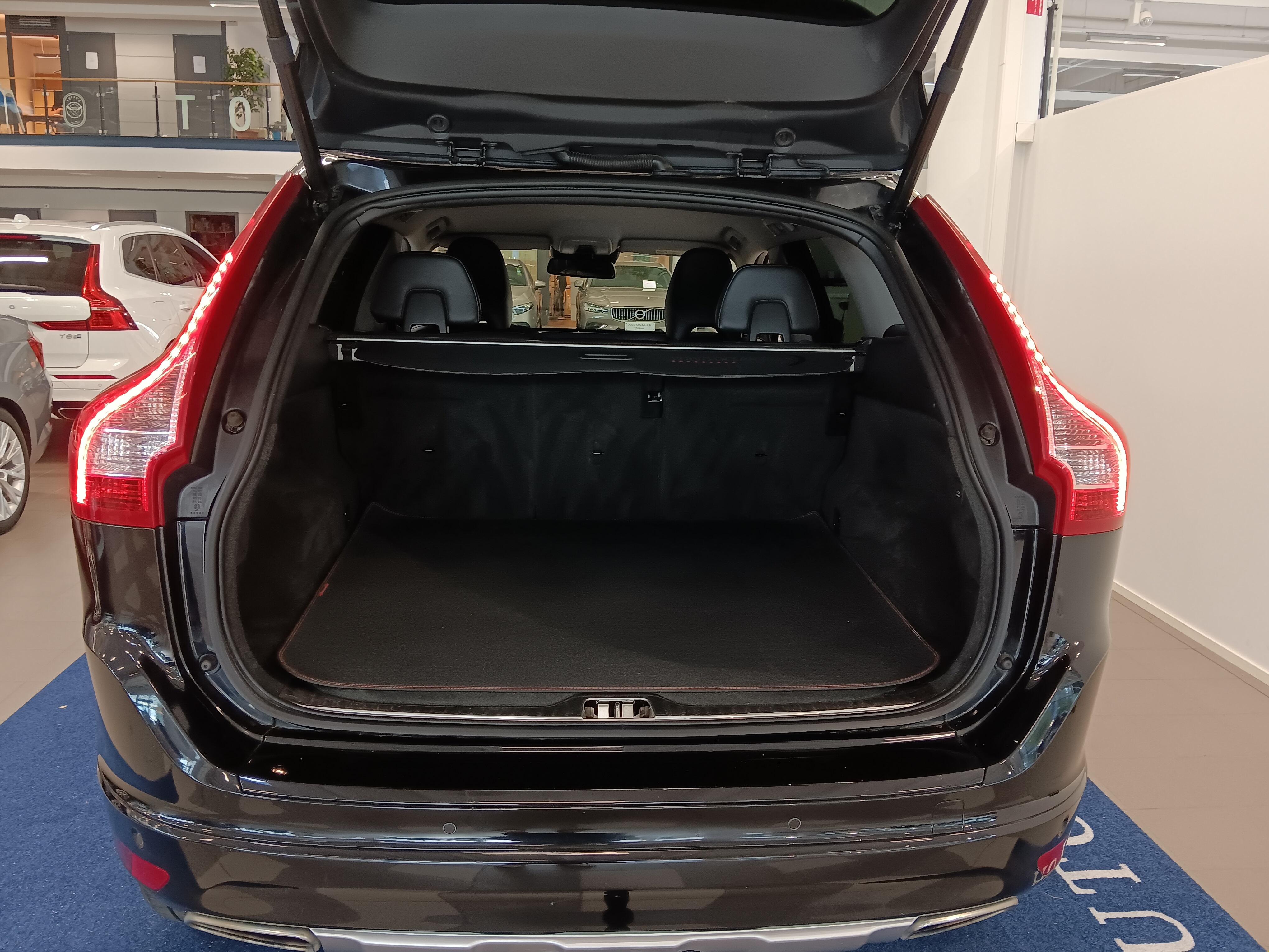 Volvo XC60 D4 AWD Ocean Race aut 2015, kuva 5/14
