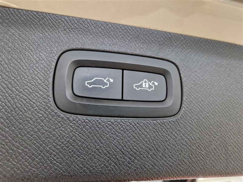 Volvo XC90 D5 AWD INSCRIPTION AUT.TAKUU 12KK/20TKM.