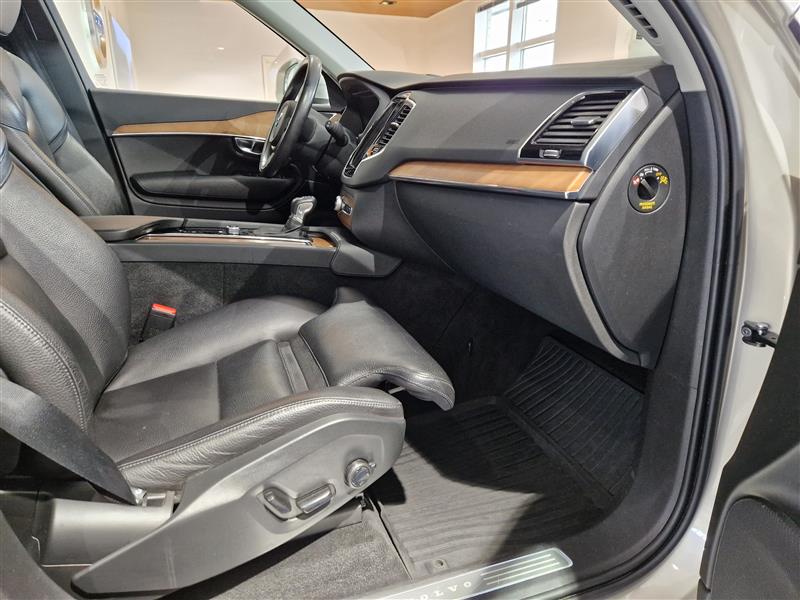 Volvo XC90 D5 AWD INSCRIPTION AUT.TAKUU 12KK/20TKM.