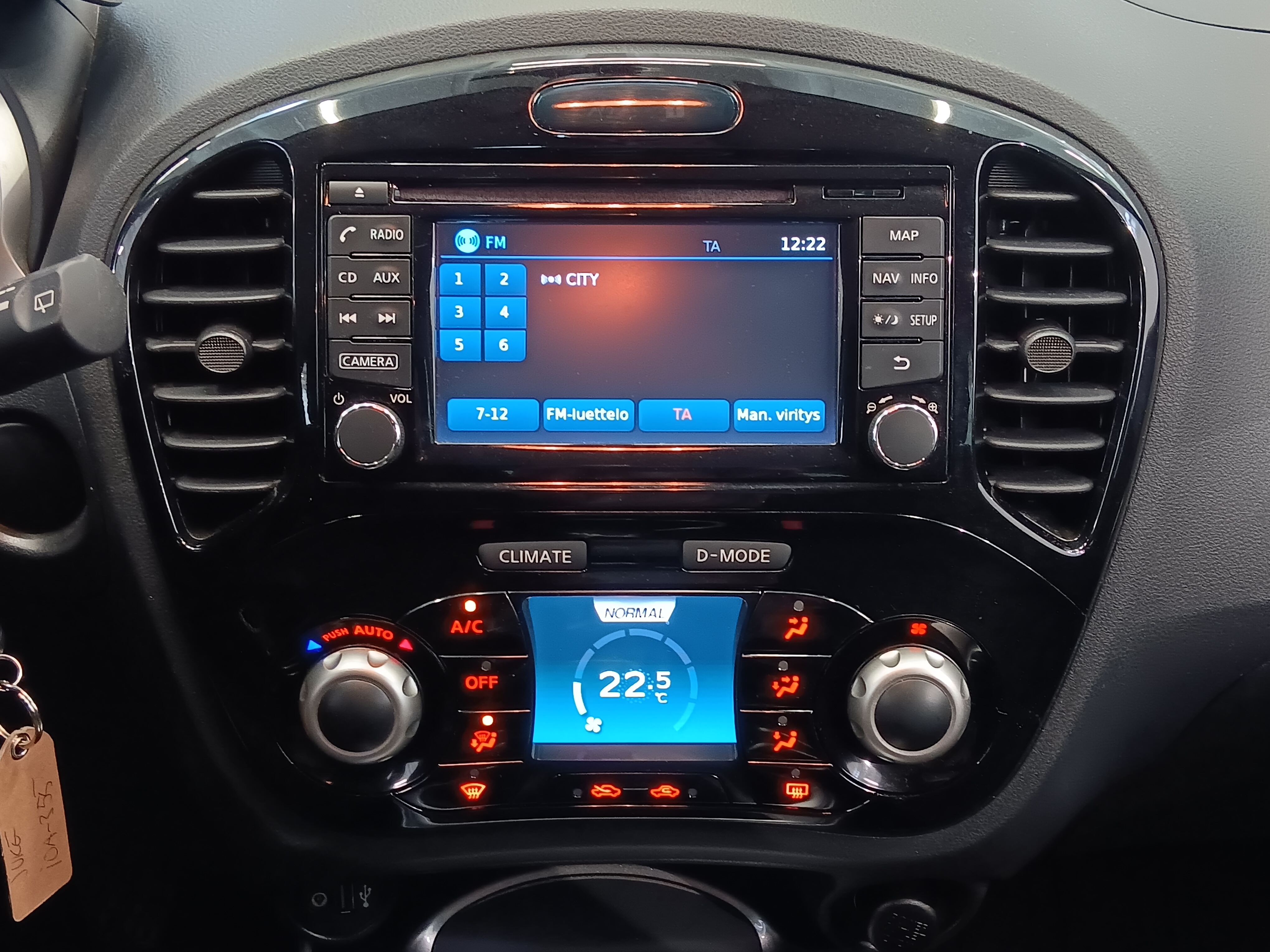 Nissan JUKE DIG-T 115 6M/T ACENTA 2WD NAVI NR
