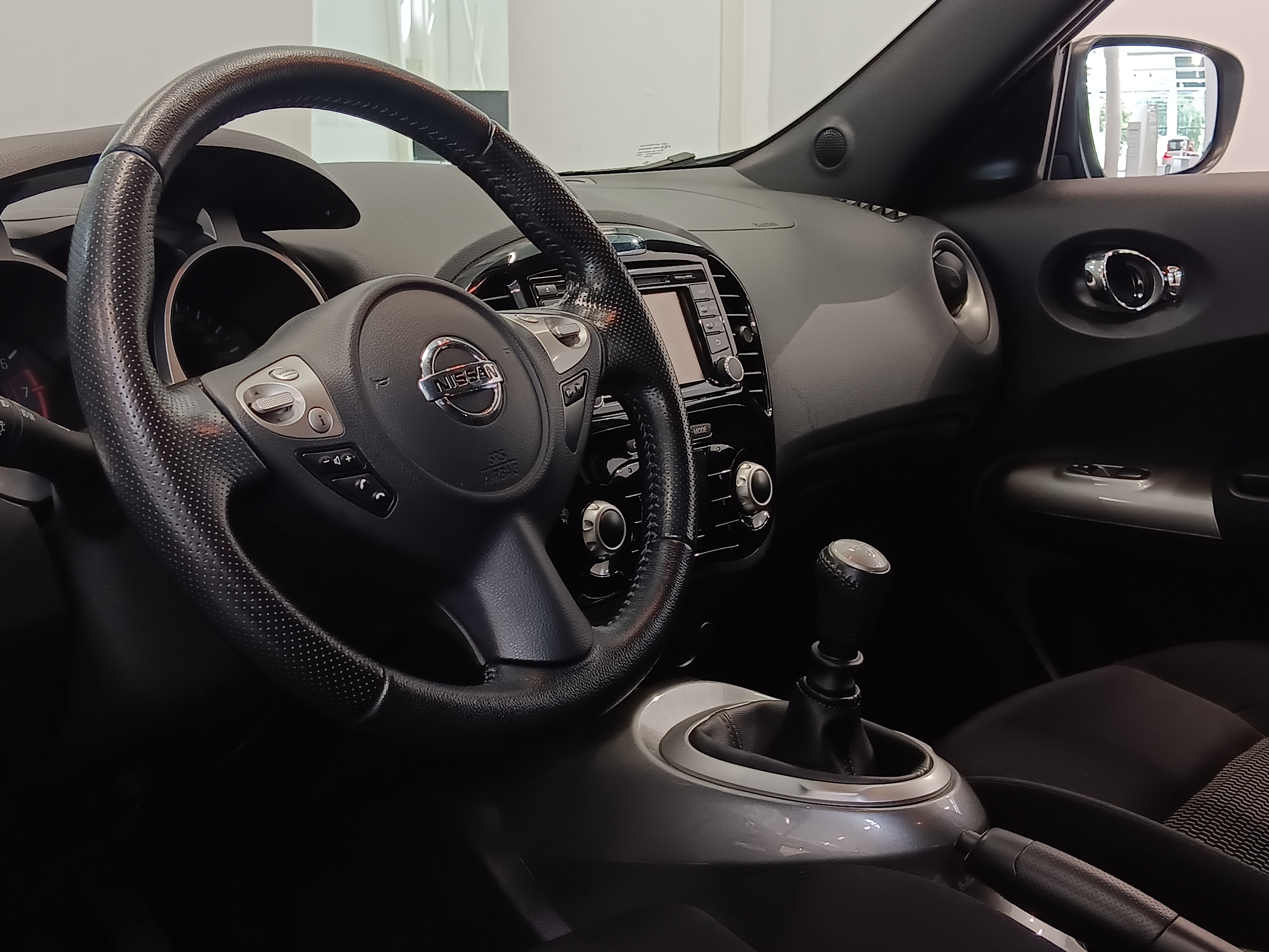 Nissan JUKE DIG-T 115 6M/T ACENTA 2WD NAVI NR