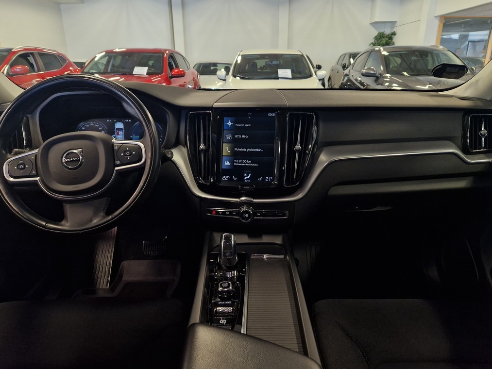 Volvo XC60 T8 AWD MOMENTUM TAKUU 12KK/20TKM.