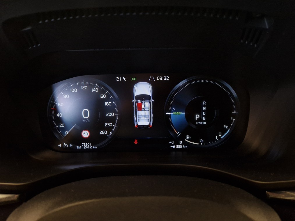 Volvo XC60 T8 AWD MOMENTUM TAKUU 12KK/20TKM.