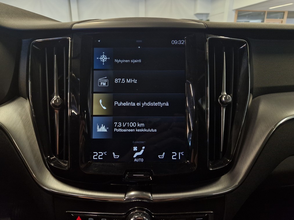 Volvo XC60 T8 AWD MOMENTUM TAKUU 12KK/20TKM.