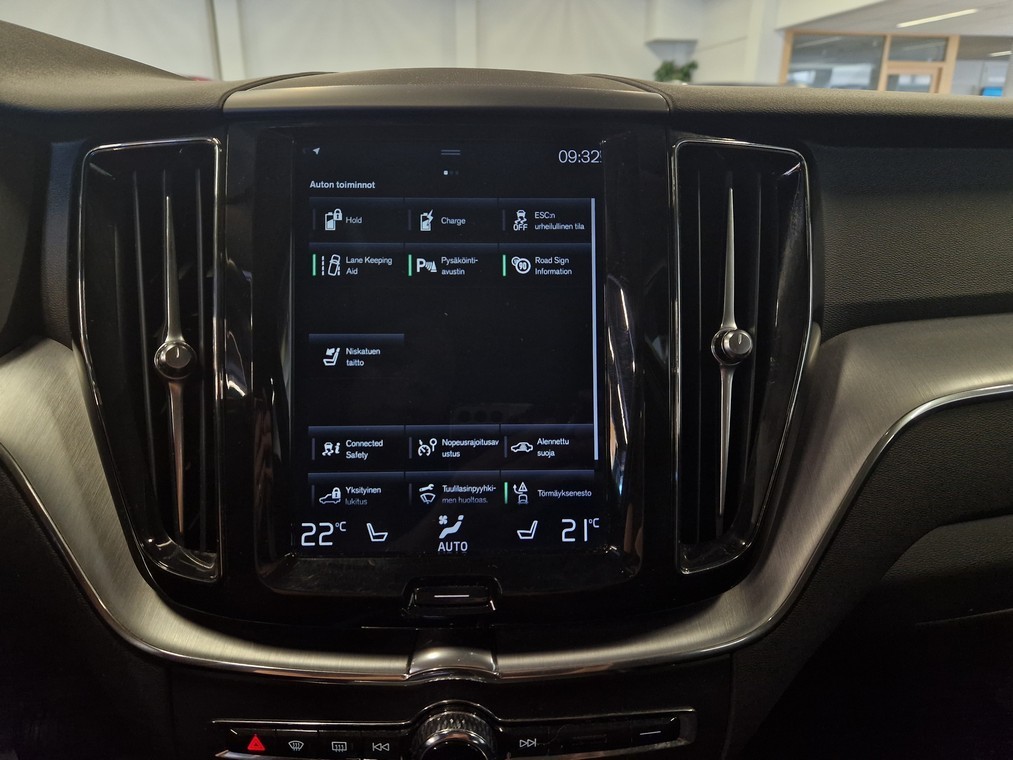 Volvo XC60 T8 AWD MOMENTUM TAKUU 12KK/20TKM.
