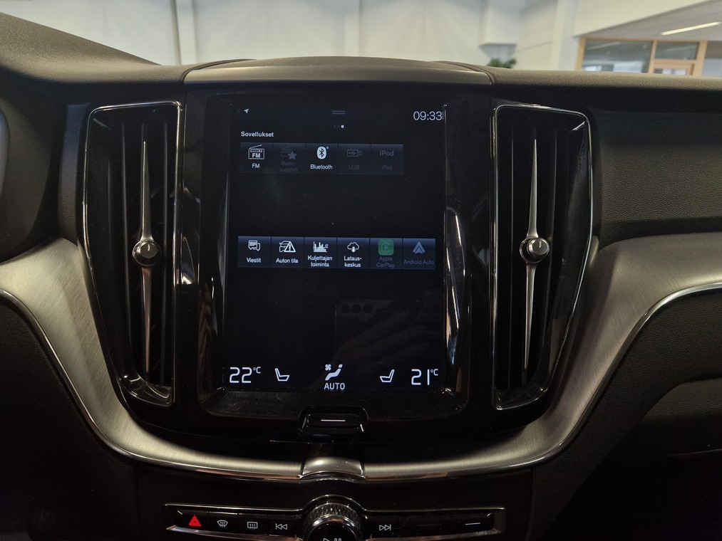 Volvo XC60 T8 AWD MOMENTUM TAKUU 12KK/20TKM.