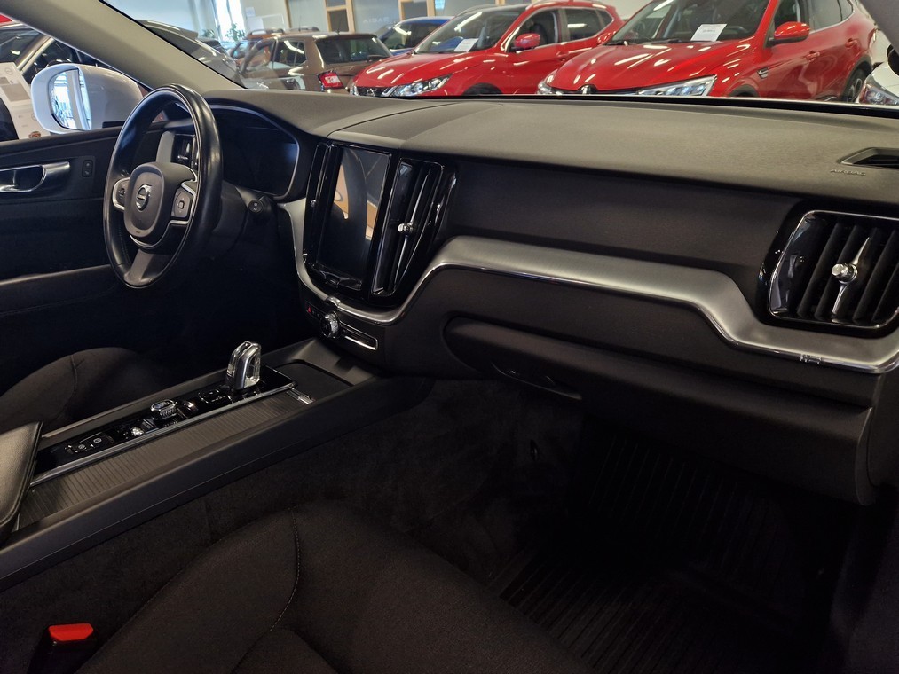 Volvo XC60 T8 AWD MOMENTUM TAKUU 12KK/20TKM.