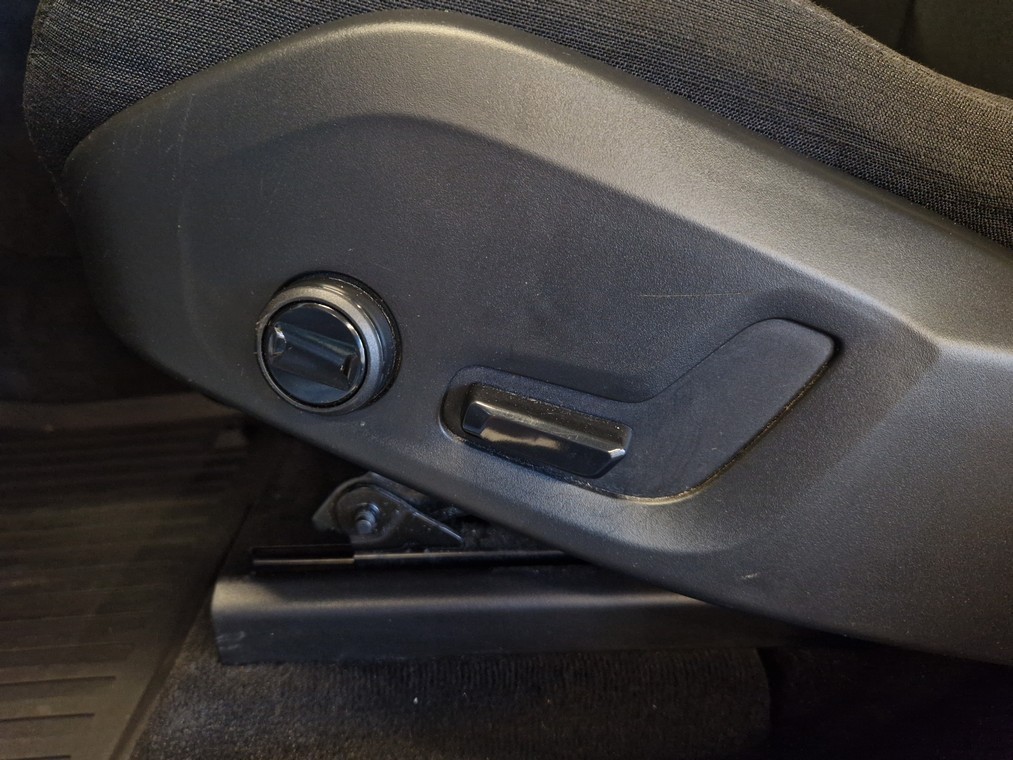 Volvo XC60 T8 AWD MOMENTUM TAKUU 12KK/20TKM.