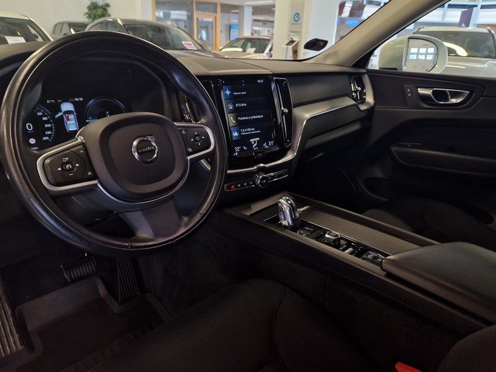 Volvo XC60 T8 AWD MOMENTUM TAKUU 12KK/20TKM.