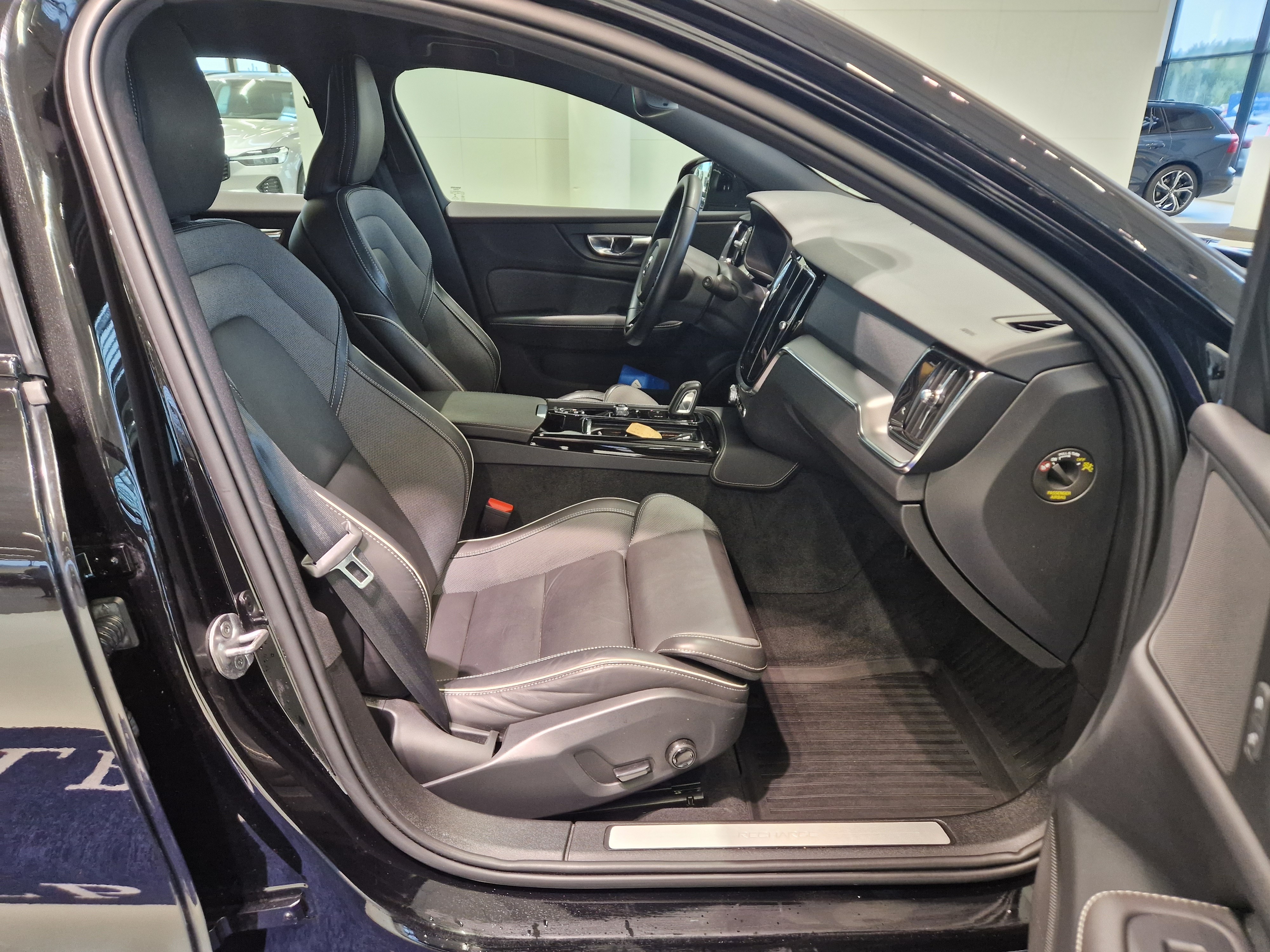 Volvo V60 T6 TWE AWD R-DESIGN TAKUU 24KK/40TKM