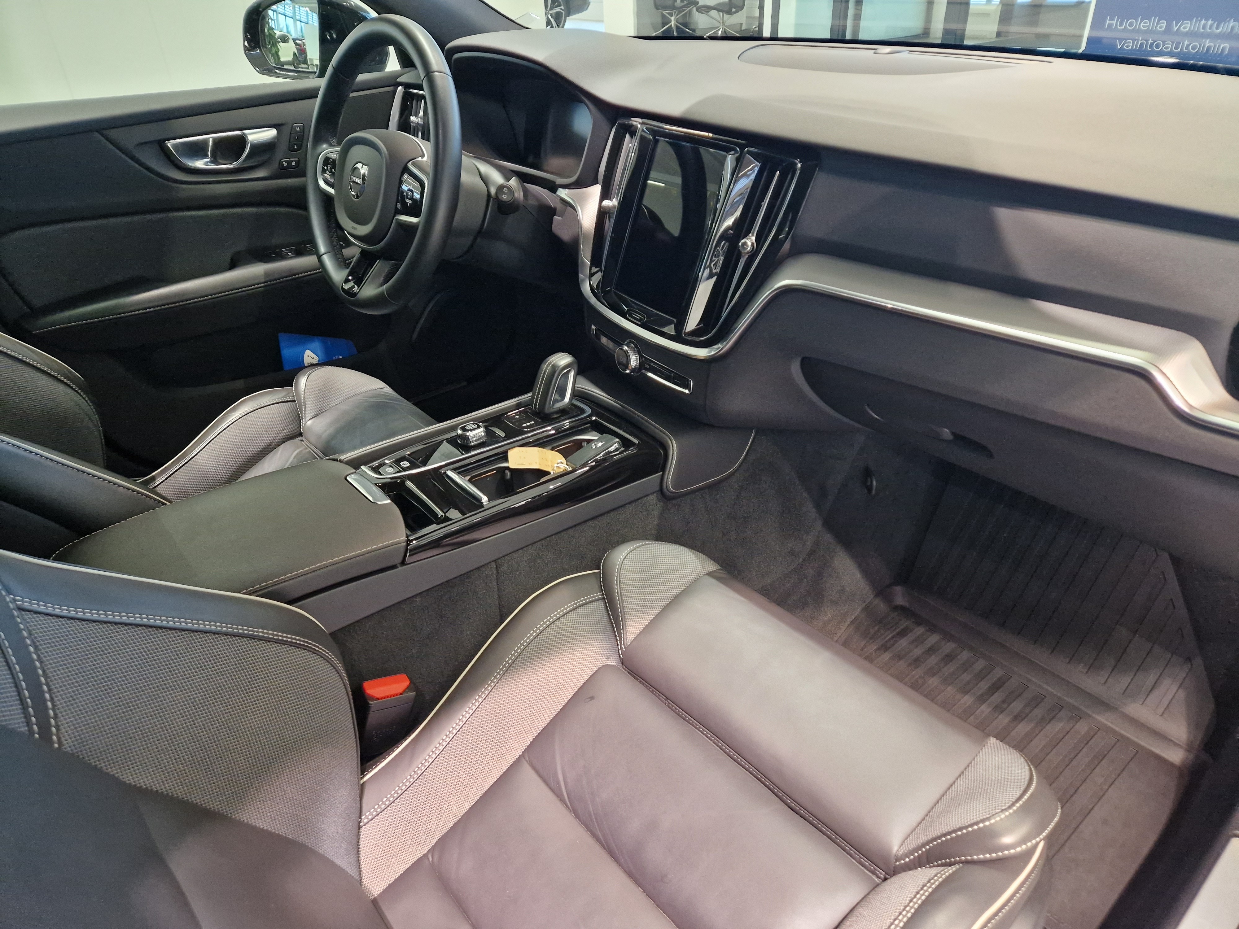 Volvo V60 T6 TWE AWD R-DESIGN TAKUU 24KK/40TKM