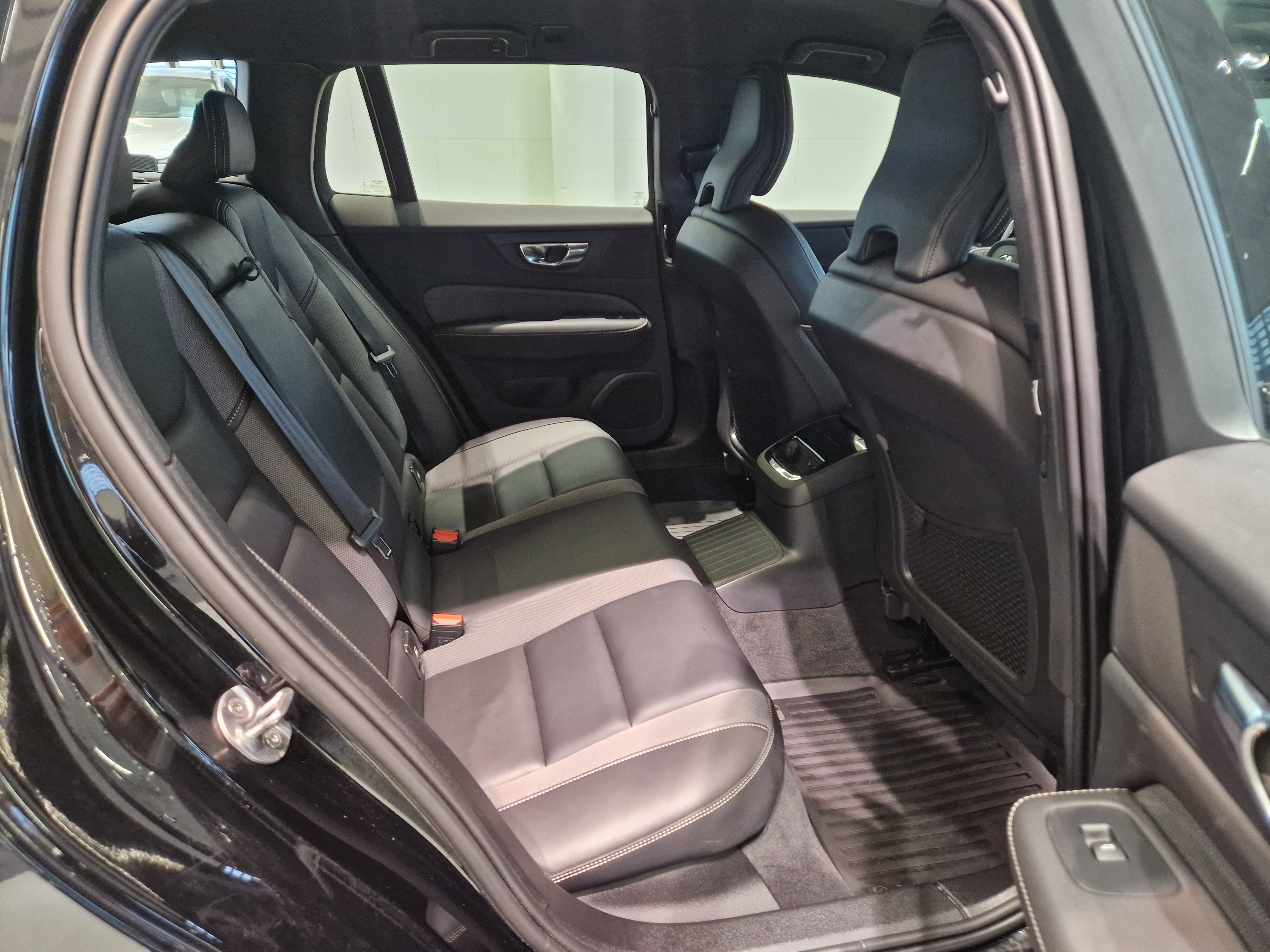 Volvo V60 T6 TWE AWD R-DESIGN TAKUU 24KK/40TKM
