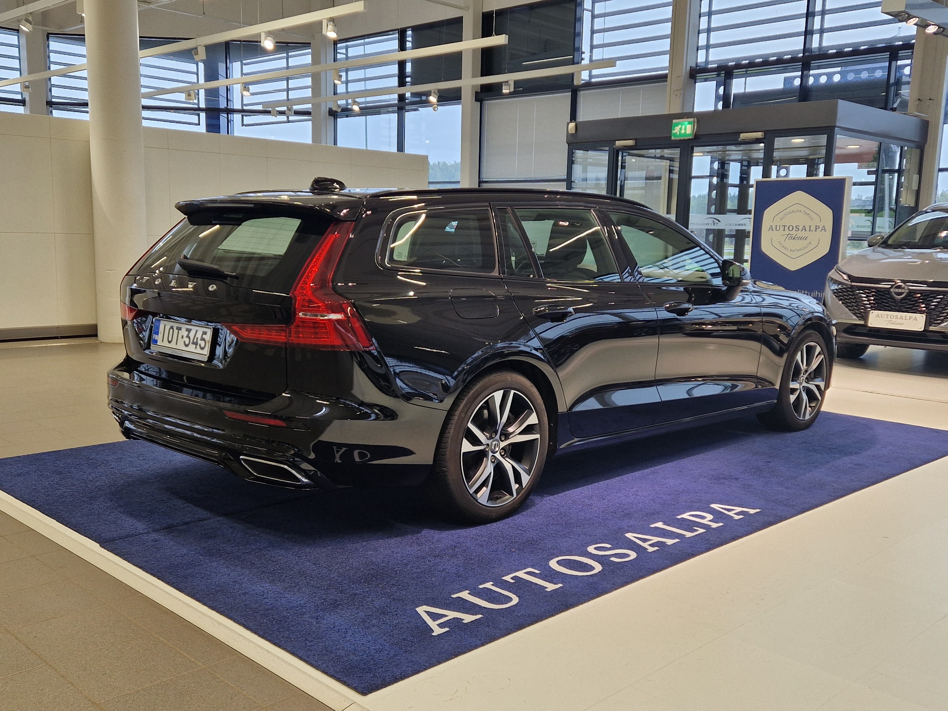 Volvo V60 T6 TWE AWD R-DESIGN TAKUU 24KK/40TKM