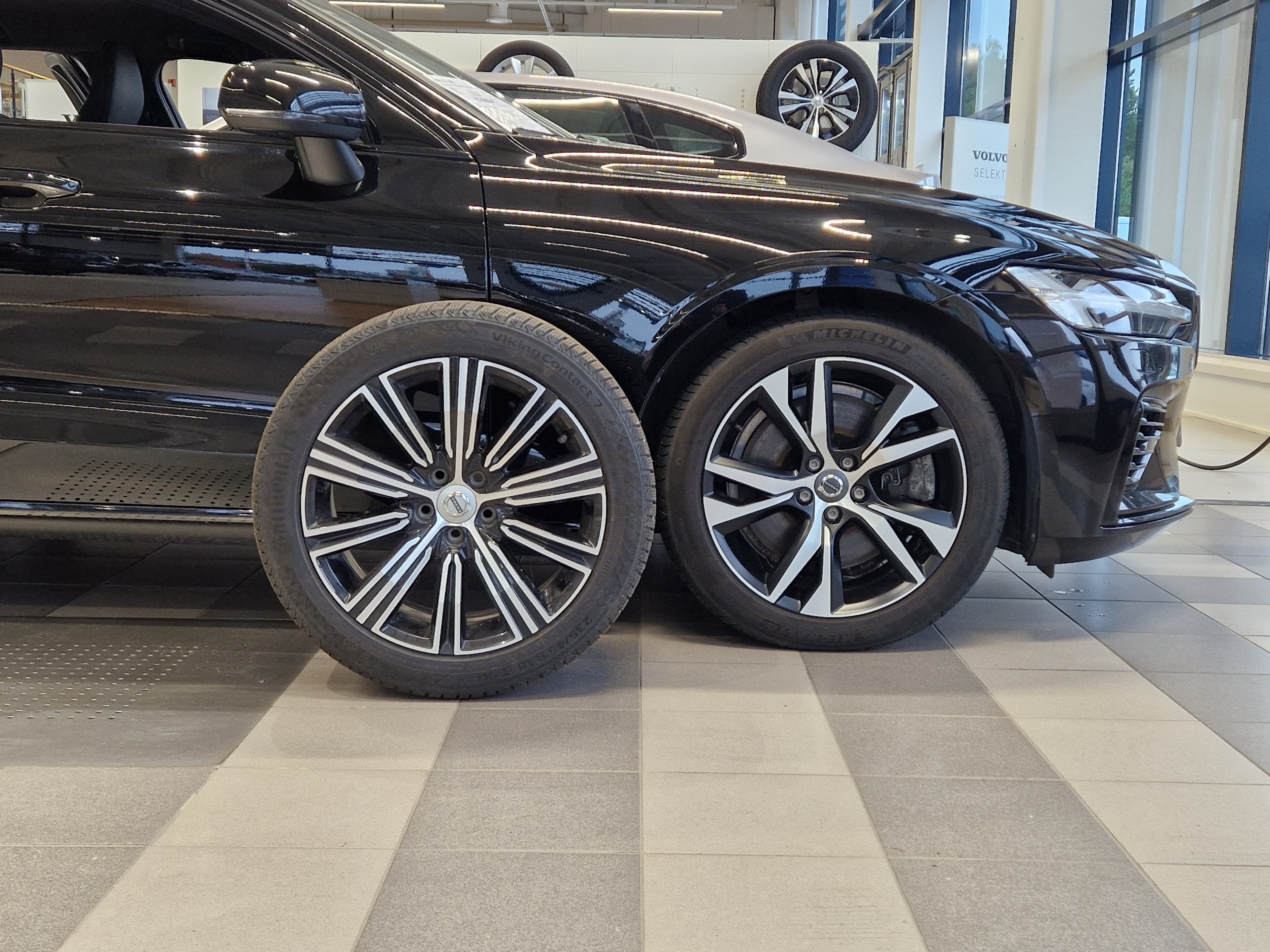 Volvo V60 T6 TWE AWD R-DESIGN TAKUU 24KK/40TKM