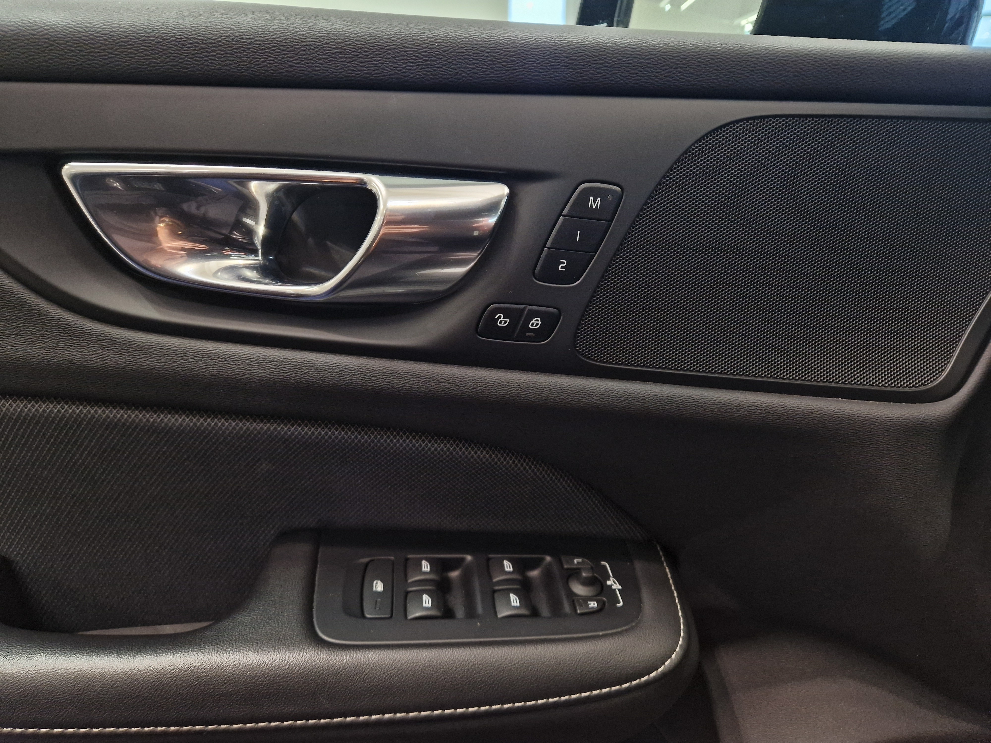 Volvo V60 T6 TWE AWD R-DESIGN TAKUU 24KK/40TKM
